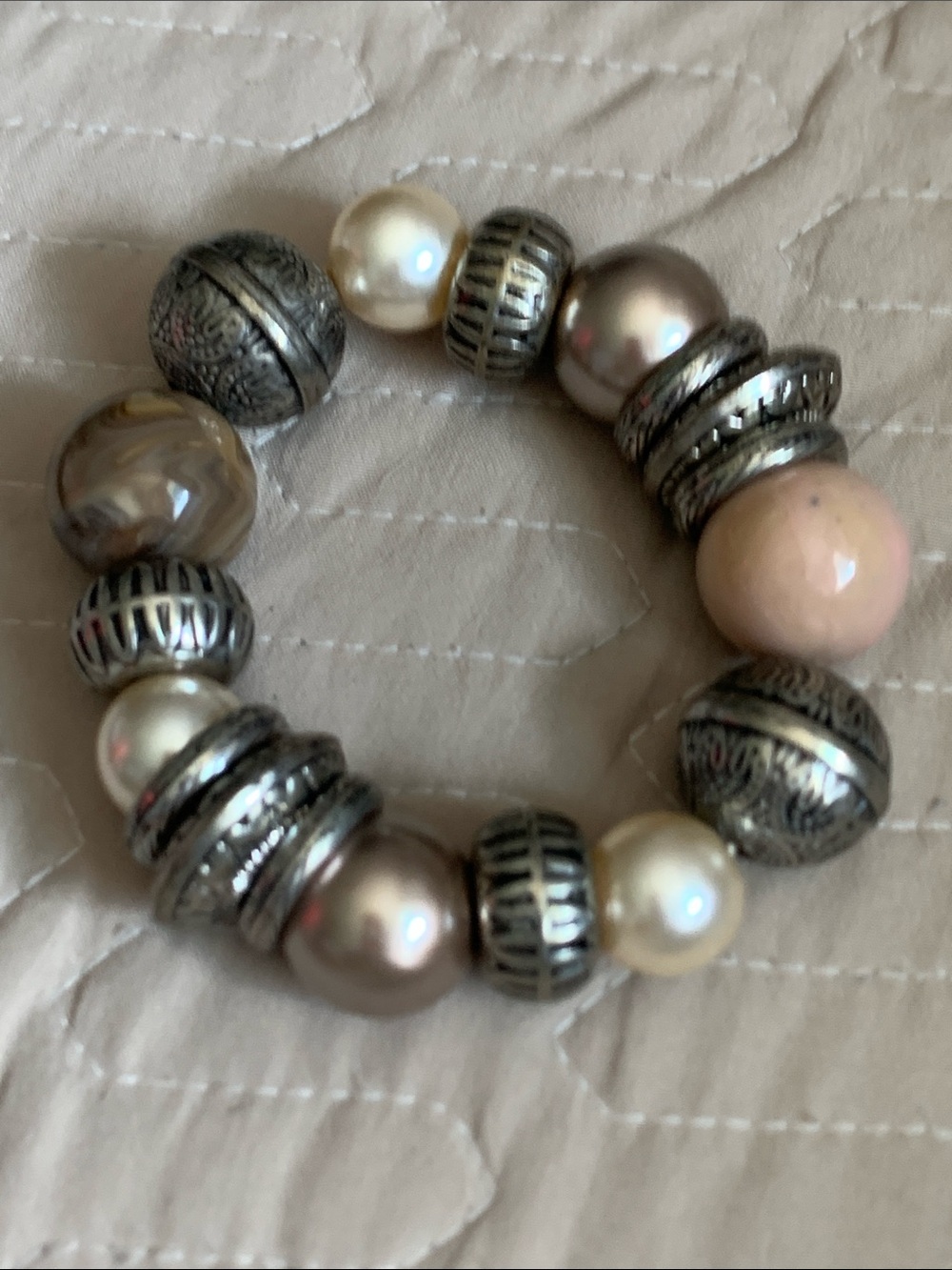 VTG Neutral Pearl & Antiqued Silver Bead Stretch Bracelet - Cream & Silver Tones